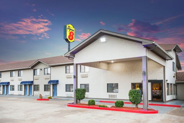 Super 8 by Wyndham Van Buren Ft Smith Area — Property