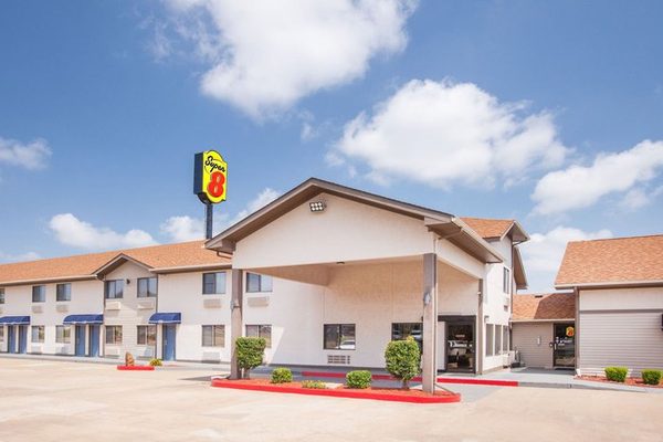 Super 8 by Wyndham Van Buren Ft Smith Area — Property