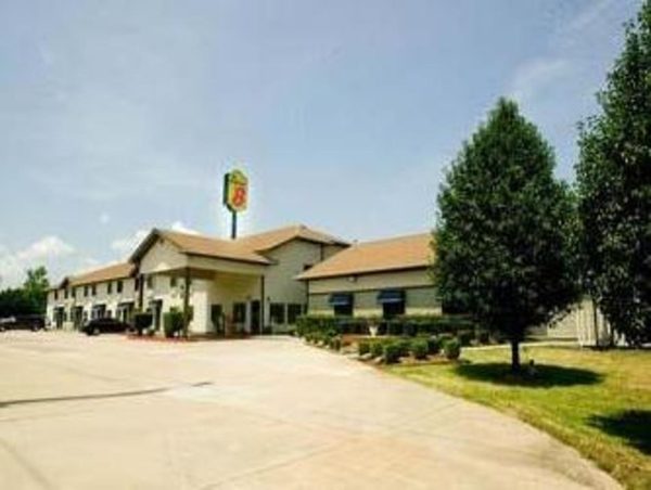 Super 8 by Wyndham Van Buren Ft Smith Area — Property