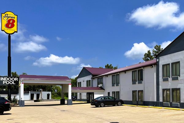 Super 8 by Wyndham Vincennes Vincennes Indiana — Property