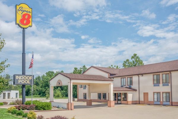Super 8 by Wyndham Vincennes Vincennes Indiana — Property