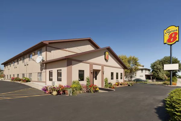 Super 8 by Wyndham Wall — Property