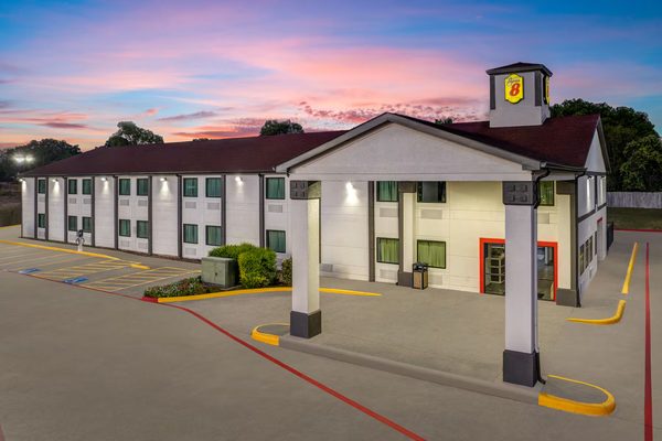 Super 8 by Wyndham Waxahachie TX — Property