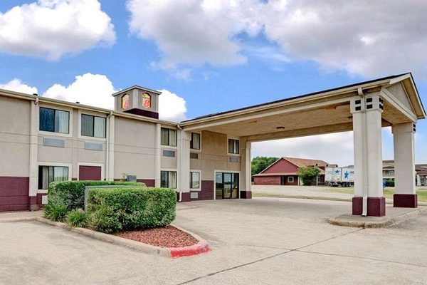 Super 8 by Wyndham Waxahachie TX — Property