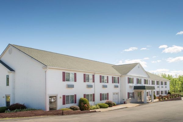 Super 8 by Wyndham Webster Rochester — Property