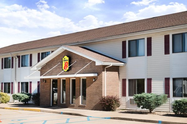 Super 8 by Wyndham West Plains — Property