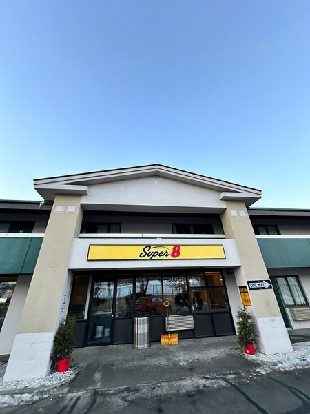 Super 8 by Wyndham White River Junction — Property