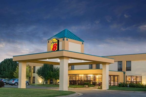 Super 8 by Wyndham Wichita South — Property