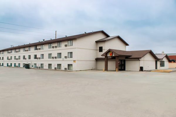 Super 8 by Wyndham Williston ND — Property