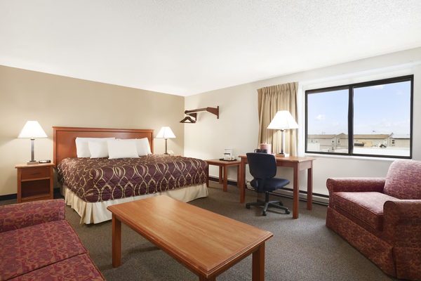 Super 8 by Wyndham Williston ND — Property