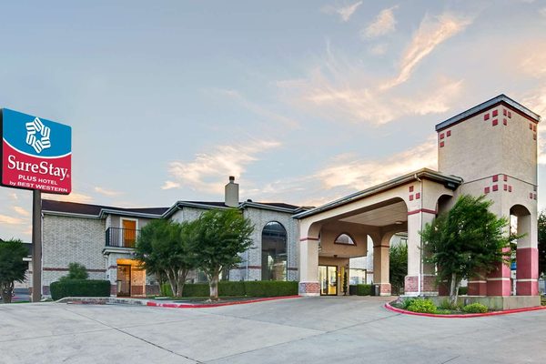 SureStay Plus by Best Western San Antonio Fiesta Inn — Property