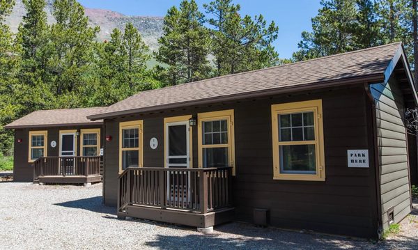 Swiftcurrent Motor Inn and Cabins — Property