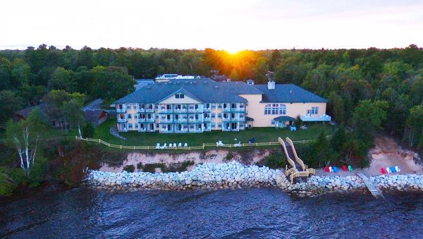 Tahquamenon Suites Lodging — Property