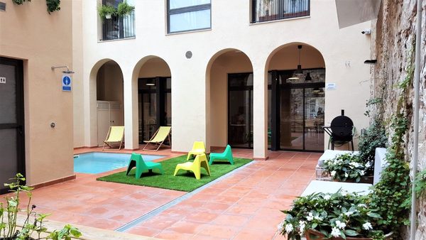 Ten To Go Hostel Barcelona Catalonia — Property