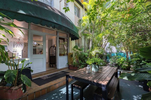 The Barcelona Guesthouse Miami Beach Florida — Property