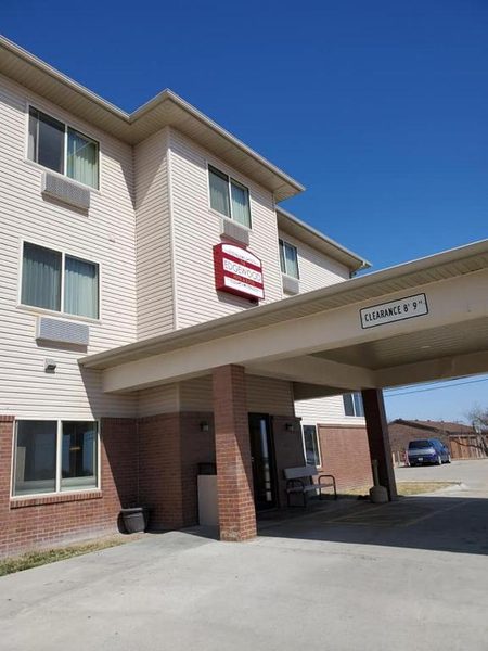The Edgewood Hotel and Suites Fairbury Nebraska — Property