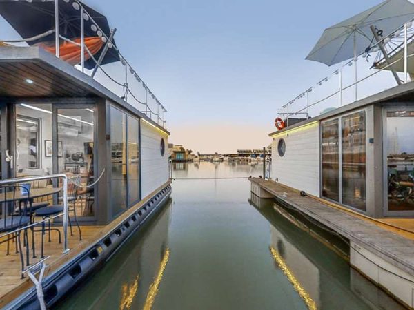 The Homeboat Company Parque das Nacoes Lisboa — Property