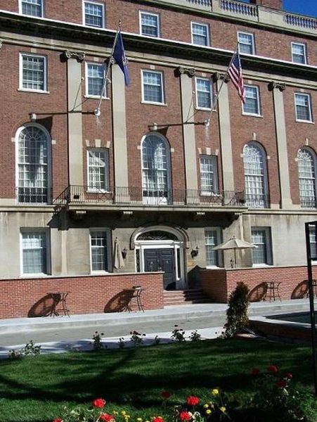 The Inn On Broadway — Property