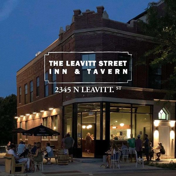 The Leavitt Street Inn Tavern Chicago Illinois — Property