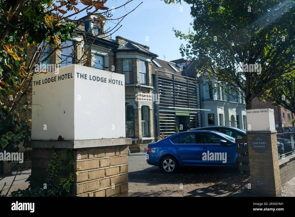 The Lodge Hotel Putney — Property