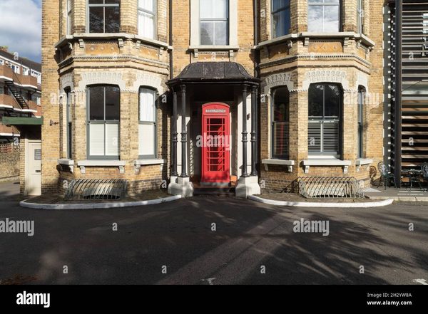 The Lodge Hotel Putney — Property