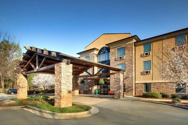 The Lodge on Lake Oconee — Property