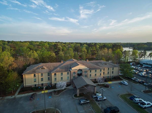 The Lodge on Lake Oconee — Property
