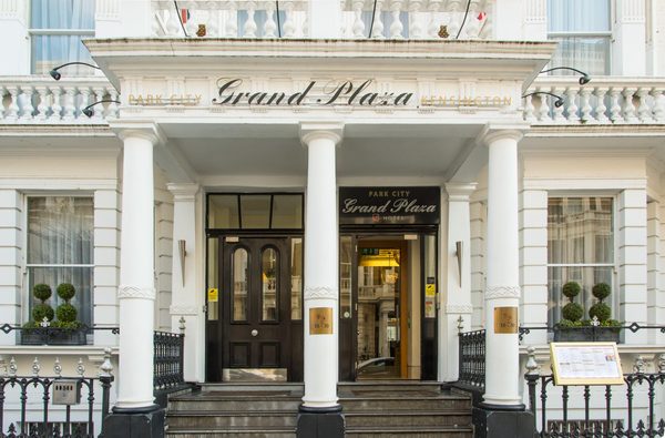 The Park City Grand Plaza Kensington Hotel London England — Property
