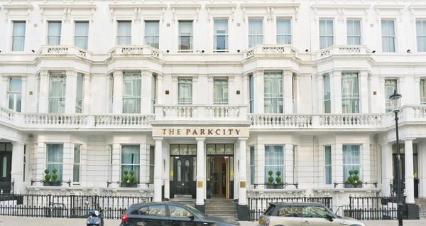 The Park City Grand Plaza Kensington Hotel London England — Property