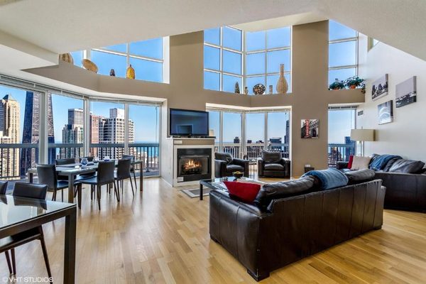 The Penthouse at Grand Plaza Chicago Illinois — Property