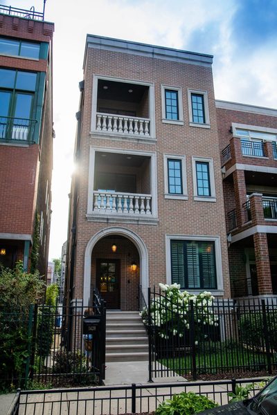 The Sono Chicago Chicago Illinois — Property