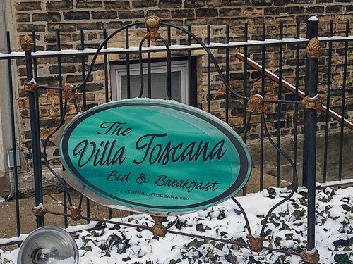 The Villa Toscana Chicago Illinois — Property