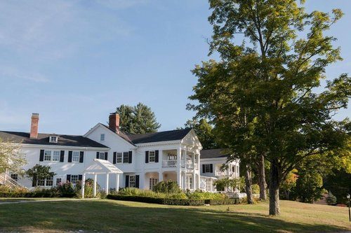The White House Inn — Property