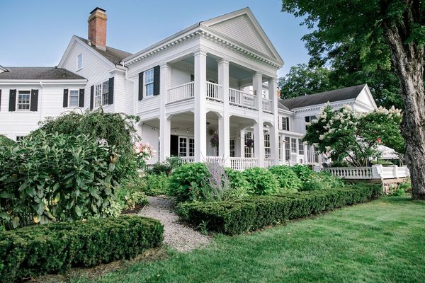 The White House Inn — Property