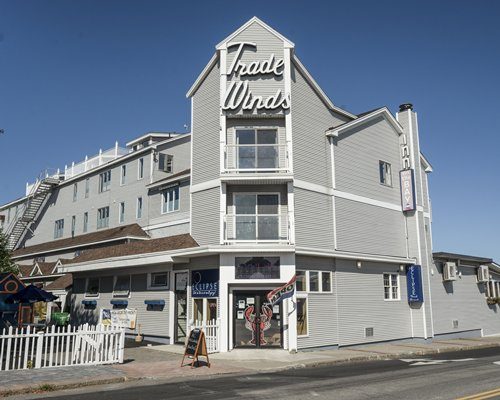Trade Winds On The Bay Rockland Maine — Property
