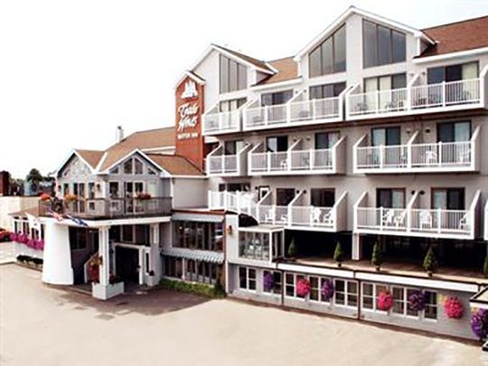 Trade Winds On The Bay Rockland Maine — Property