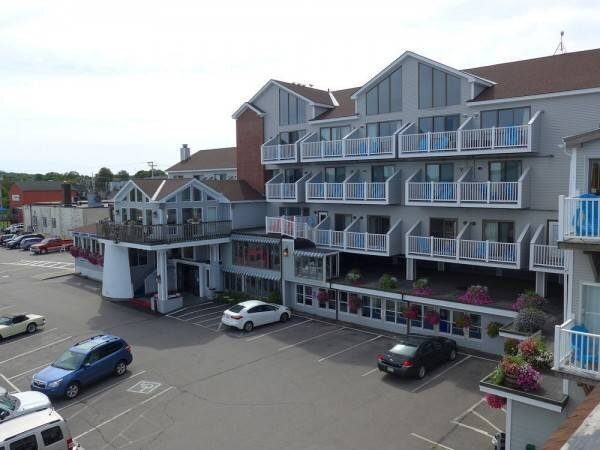 Trade Winds On The Bay Rockland Maine — Property