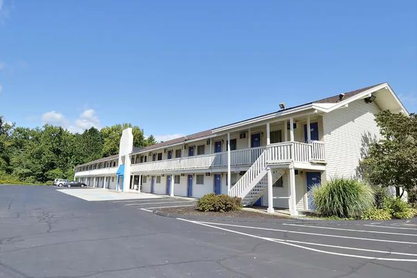 Travelodge By Wyndham Brattleboro — Property