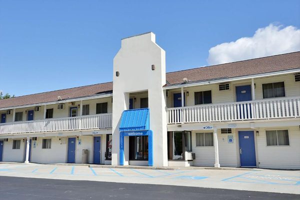 Travelodge By Wyndham Brattleboro — Property