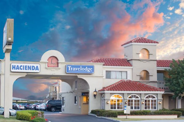 Travelodge by Wyndham Costa Mesa Newport Beach Hacienda — Property