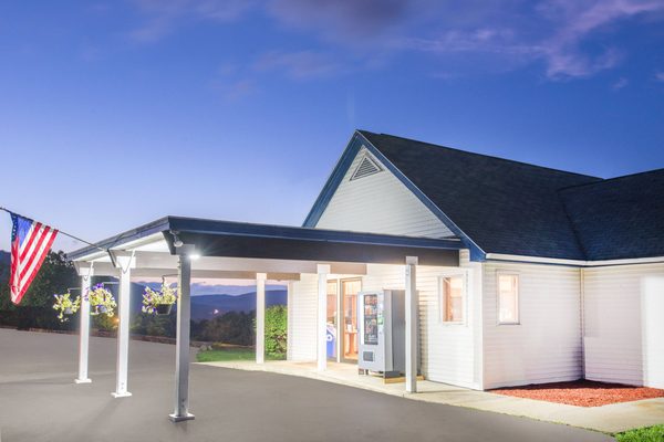 Travelodge by Wyndham Lake George NY — Property