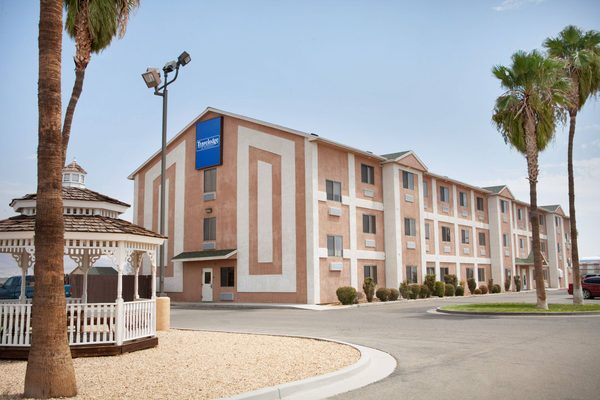 Travelodge by Wyndham Yermo — Property