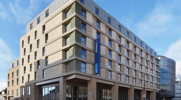 Travelodge London Wimbledon Central — Property