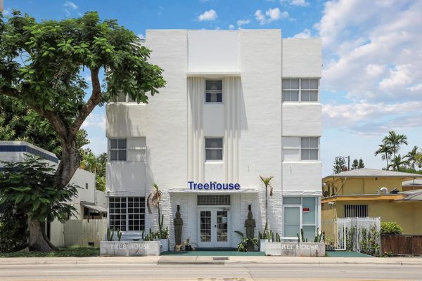 Treehouse Studio Hotel Miami Florida — Property