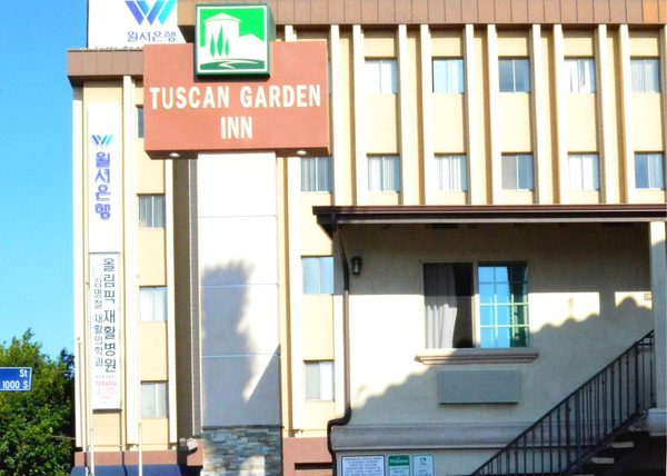 Tuscan Garden Inn Los Angeles California — Property