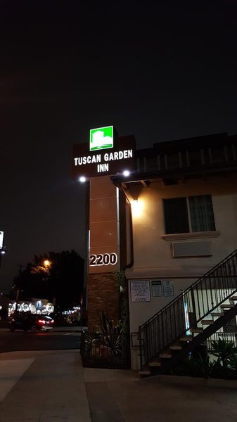 Tuscan Garden Inn Los Angeles California — Property