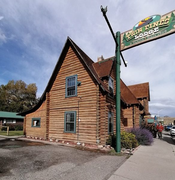 Twin Pines Lodge And Cabins — Property