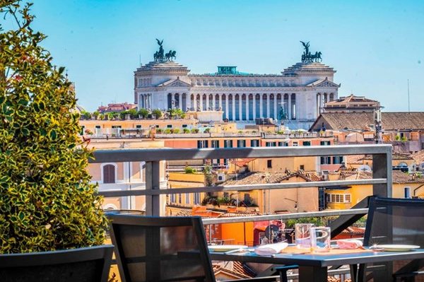 U Visionary Roma Hotel — Property