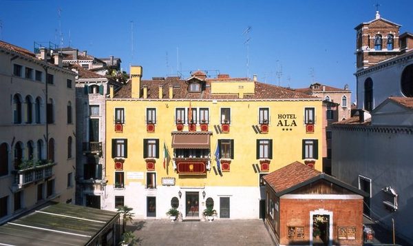 Unahotels Ala Venezia — Property