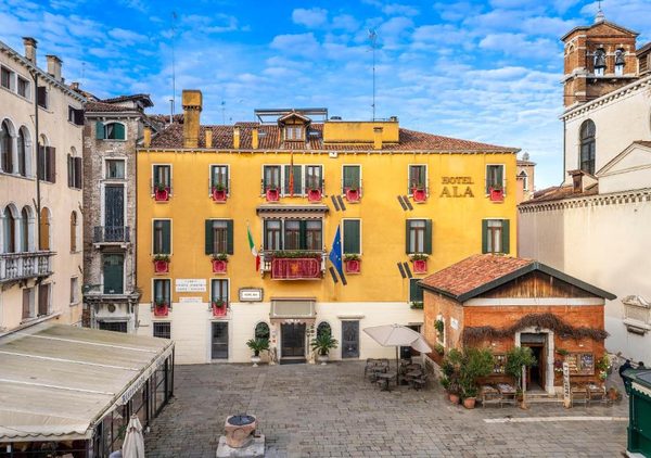 Unahotels Ala Venezia — Property